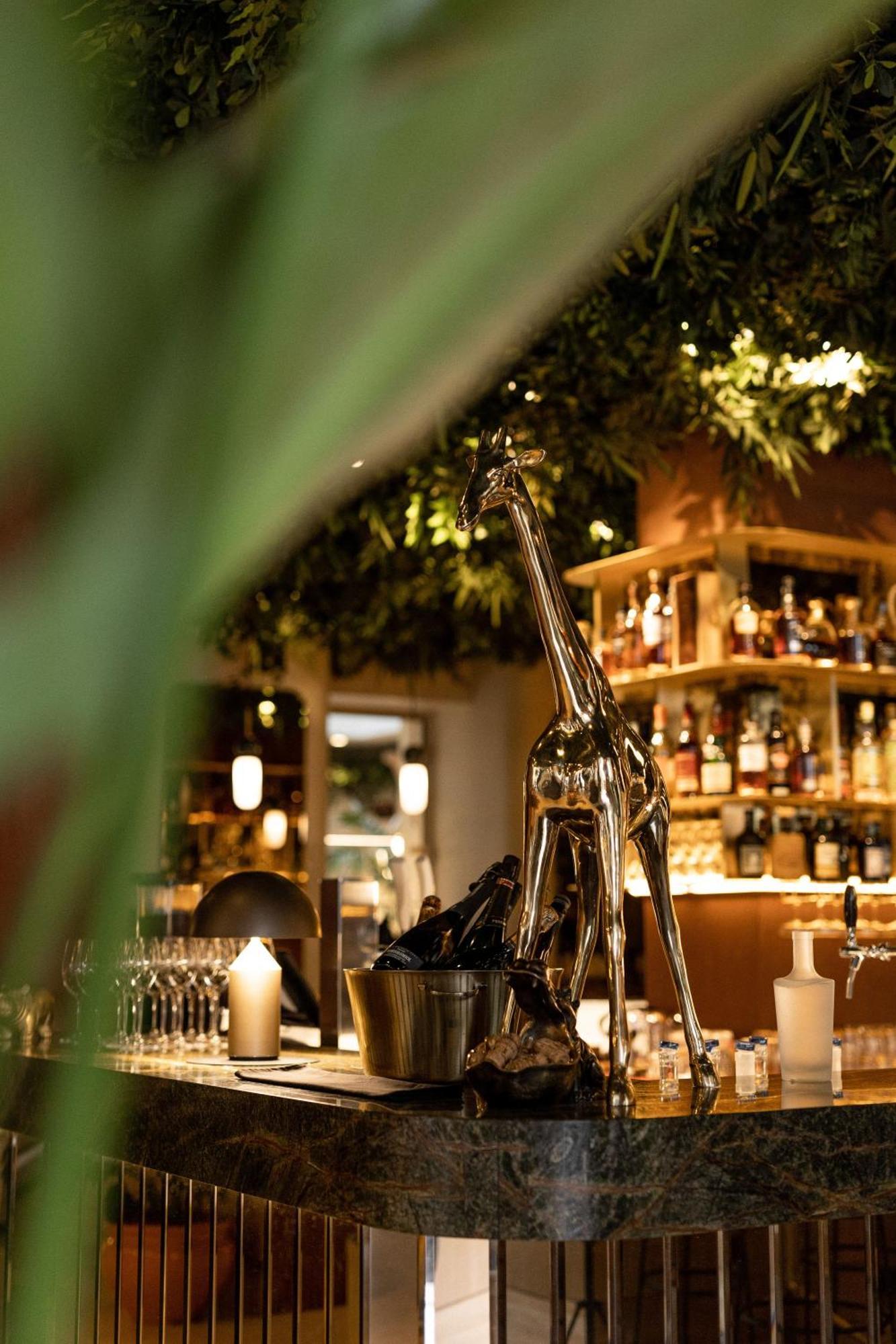 Verno House Budapest, Vignette Collection By Ihg Exteriör bild The Giraffe Bar
