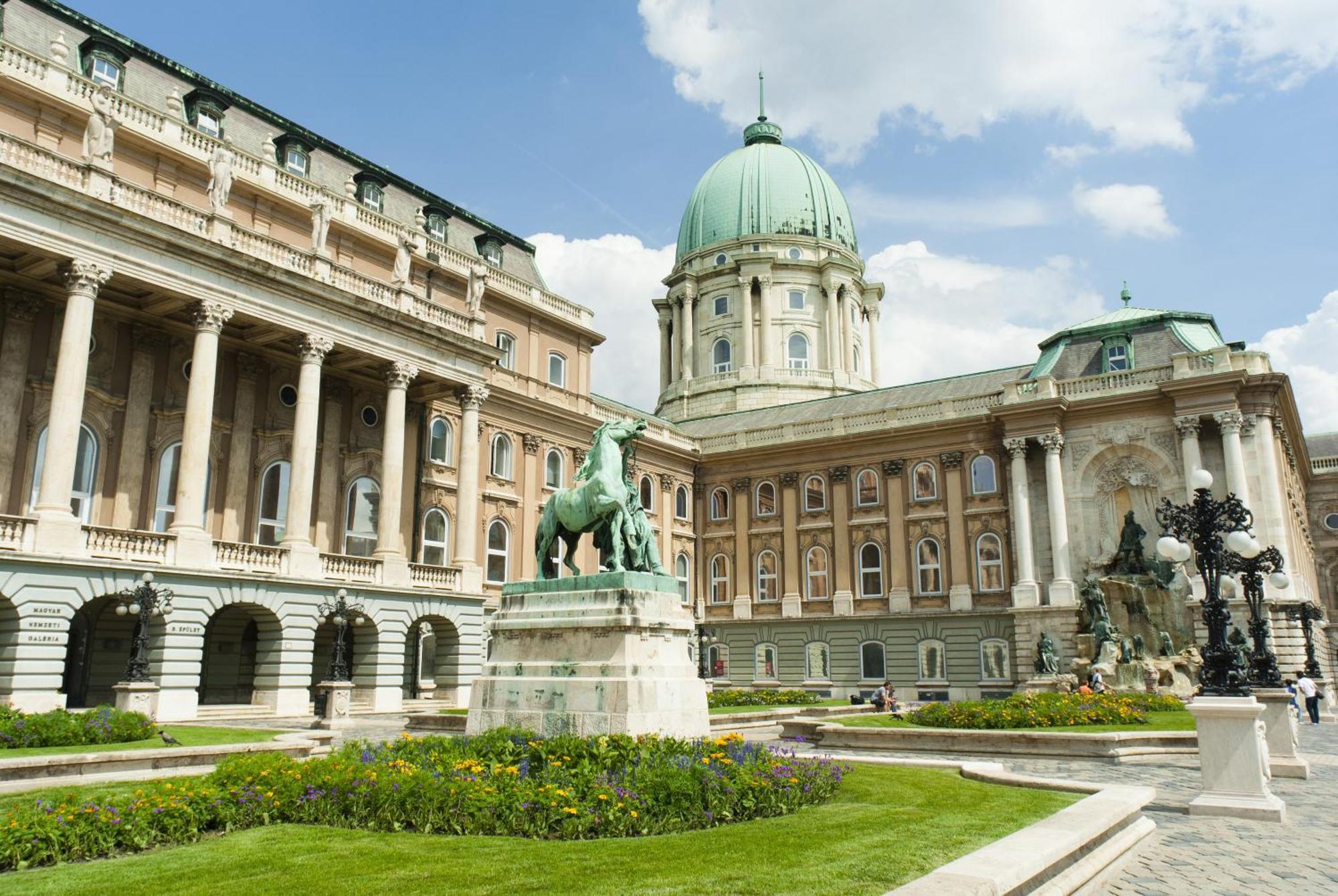 Verno House Budapest, Vignette Collection By Ihg Exteriör bild The Royal Naval College, where the school was based from 1956 to 2005
