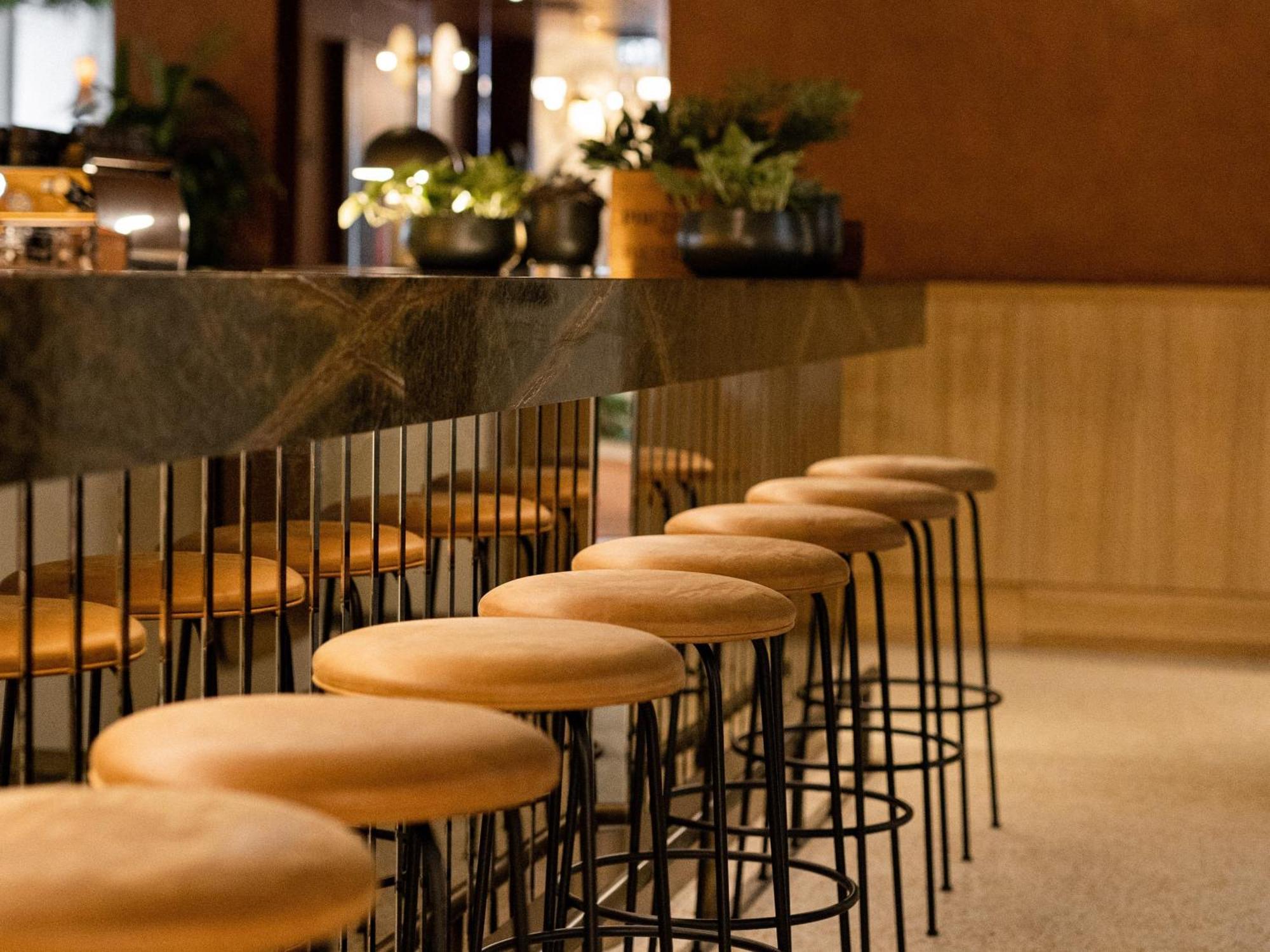 Verno House Budapest, Vignette Collection By Ihg Exteriör bild Bar stools